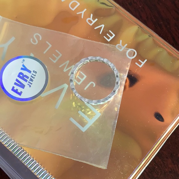 NWT Chain Link Ring - Picture 4 of 5